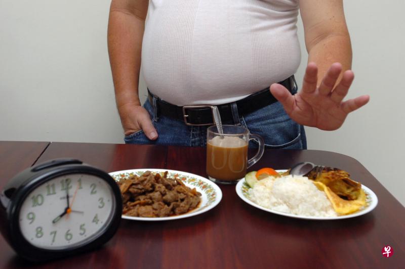 增加运动量和控制饮食以后,仍然无法减轻体重的人群,或许可考虑胃绕道减肥手术。(档案照) 增加运动量和控制饮食以后,仍然无法减轻体重的人群,或许可考虑胃绕道减肥手术。(档案照)