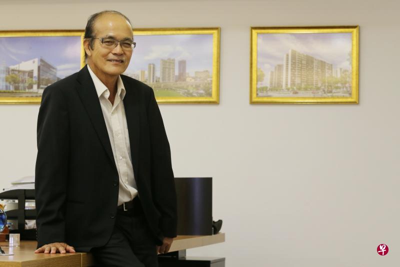 强枫控股主席兼总裁梁定平认为,商界老大往往受市场关注,涉及风险更高。反之,“老二”紧跟着老大步伐,静随着老大一起发展,可能得到更多好处。(林国明摄) 强枫控股主席兼总裁梁定平认为,商界老大往往受市场关注,涉及风险更高。反之,“老二”紧跟着老大步伐,静随着老大一起发展,可能得到更多好处。(林国明摄)