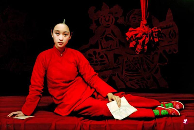 中国画家王沂东的《红衣女人》油画系列之一。 中国画家王沂东的《红衣女人》油画系列之一。