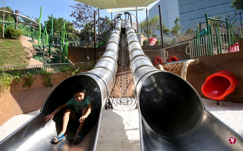 海军部公园目前设有26个滑梯,是本地最多滑梯的游乐场。(档案照) 海军部公园目前设有26个滑梯,是本地最多滑梯的游乐场。(档案照)