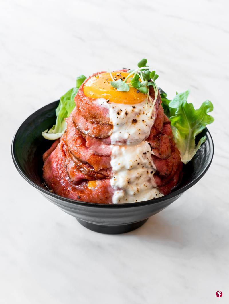 烤和牛肉丼饭以200公克的饭配上100公克的烤和牛肉。(受访者提供) 烤和牛肉丼饭以200公克的饭配上100公克的烤和牛肉。(受访者提供)