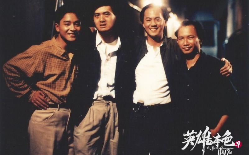 吴宇森(右起)和《英雄本色》主要演员狄龙、周润发、张国荣合影。(新浪娱乐微博) 吴宇森(右起)和《英雄本色》主要演员狄龙、周润发、张国荣合影。(新浪娱乐微博)