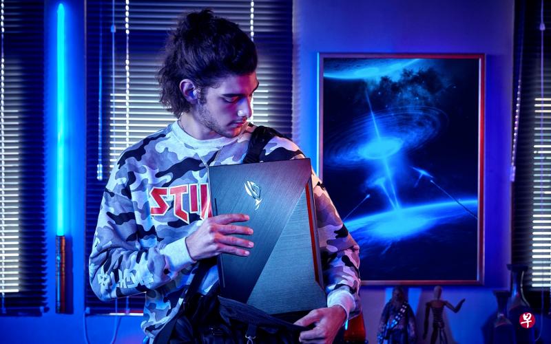 ROG GX501电玩笔记本造型刚猛,参数顶级。(厂商提供) ROG GX501电玩笔记本造型刚猛,参数顶级。(厂商提供)
