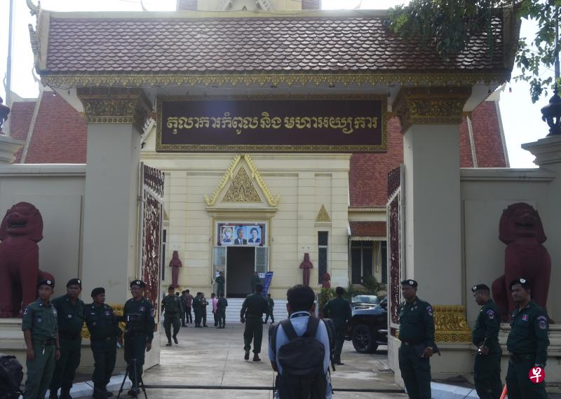 柬埔寨最高法院周四根据洪森政府的请愿,裁定救国党必须解散,并禁止其118名党员参政五年。(中新社) 柬埔寨最高法院周四根据洪森政府的请愿,裁定救国党必须解散,并禁止其118名党员参政五年。(中新社)