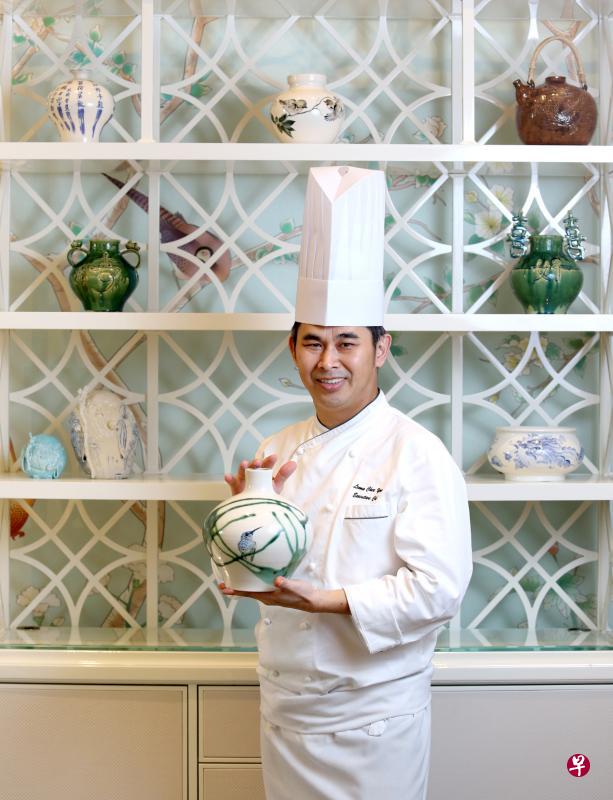 玉楼展示执行总厨梁志贤的陶瓷作品。 玉楼展示执行总厨梁志贤的陶瓷作品。