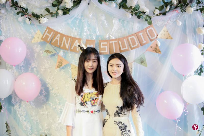 “花影工作室”联合创始人夏寥寥(左)和周祎超创业之初就很清楚想做一个真正属于女生的工作室,坚持清新温暖的摄影风格。(受访者提供) “花影工作室”联合创始人夏寥寥(左)和周祎超创业之初就很清楚想做一个真正属于女生的工作室,坚持清新温暖的摄影风格。(受访者提供)