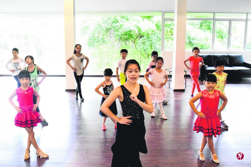 简靖亚希望学员在注重与舞伴的配合、舞技之余,也能享受其中。(受访者提供) 简靖亚希望学员在注重与舞伴的配合、舞技之余,也能享受其中。(受访者提供)