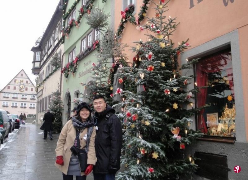 陈芝莲和丈夫的保暖冬装造型。(受访者提供) 陈芝莲和丈夫的保暖冬装造型。(受访者提供)