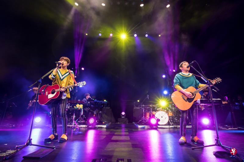 柚子上周六来新演出时,与现场观众有很多互动。(Avex Asia提供) 柚子上周六来新演出时,与现场观众有很多互动。(Avex Asia提供)