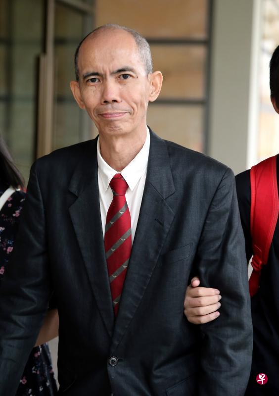 被告岳罗杰目前保释在外。（海峡时报）