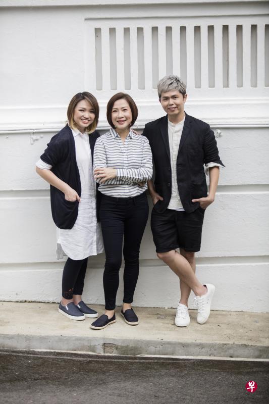 洪菁云(左起)、林安娜和黄文鸿这“铁三角”关系像三角铁,要为UFM100.3和96.3好FM的听众带来优质节目和好声音。(UFM100.3提供) 洪菁云(左起)、林安娜和黄文鸿这“铁三角”关系像三角铁,要为UFM100.3和96.3好FM的听众带来优质节目和好声音。(UFM100.3提供)