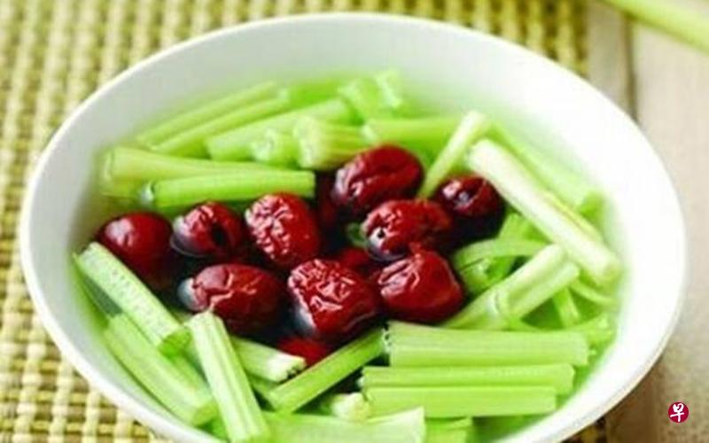 芹菜大枣汤。(网络照) 芹菜大枣汤。(网络照)