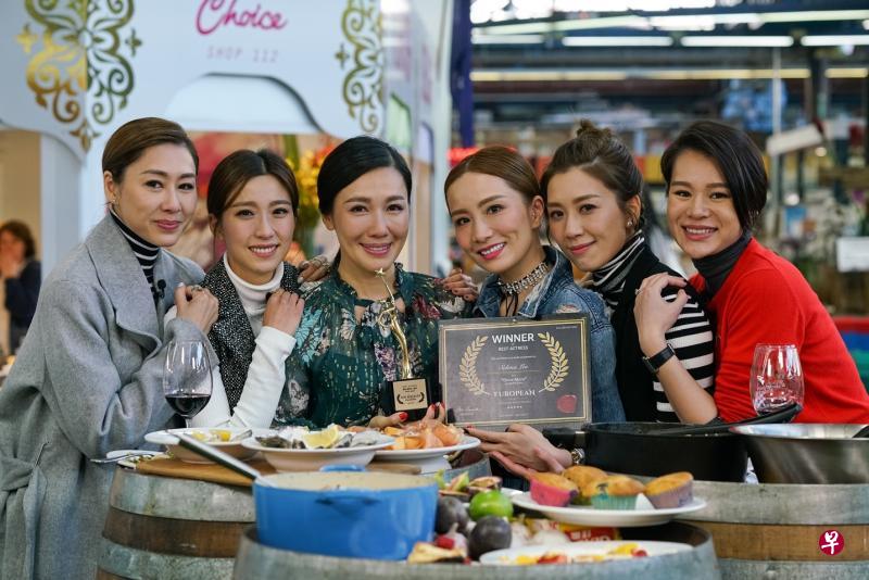 胡定欣(左起)、姚子羚、李施嬅、胡蓓蔚、黄智雯、胡杏儿难得请假,一起出游。(星和视界提供) 胡定欣(左起)、姚子羚、李施嬅、胡蓓蔚、黄智雯、胡杏儿难得请假,一起出游。(星和视界提供)