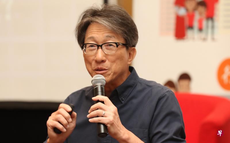 林瑞生透露,当局计划从明年起扩大范围,让新来客工参加类似课程,好适应新的工作环境。他说:“这将给予客工机会直接向培训员发问问题,厘清他们对在新加坡工作的疑虑。”(早报资料图) 林瑞生透露,当局计划从明年起扩大范围,让新来客工参加类似课程,好适应新的工作环境。他说:“这将给予客工机会直接向培训员发问问题,厘清他们对在新加坡工作的疑虑。”(早报资料图)