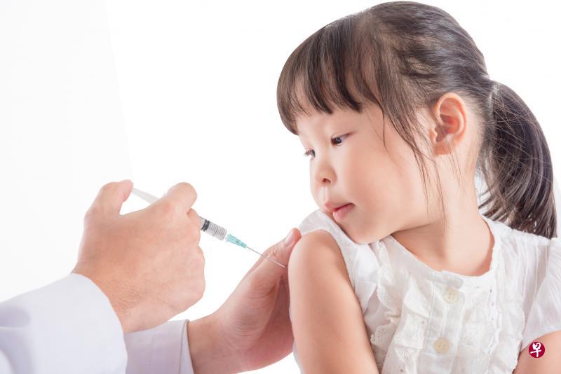 带婴孩或5岁以下的幼童出国旅行,须注意小宝贝是否已注射了预防麻疹、DTaP(破伤风、白喉和百日咳)等疫苗。(iStock图片) 带婴孩或5岁以下的幼童出国旅行,须注意小宝贝是否已注射了预防麻疹、DTaP(破伤风、白喉和百日咳)等疫苗。(iStock图片)