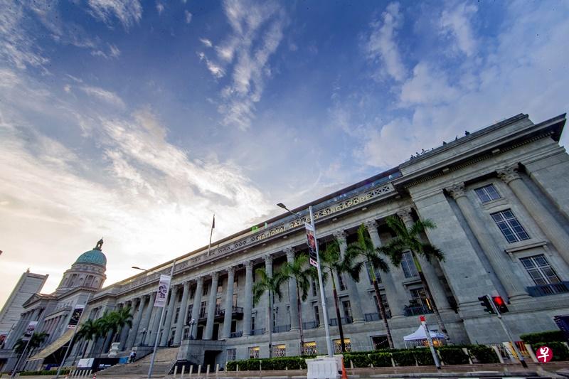  新加坡国家美术馆由政府大厦和旧最高法院大厦(图左圆顶建筑)改建相连而成。(档案照) 新加坡国家美术馆由政府大厦和旧最高法院大厦(图左圆顶建筑)改建相连而成。(档案照) 