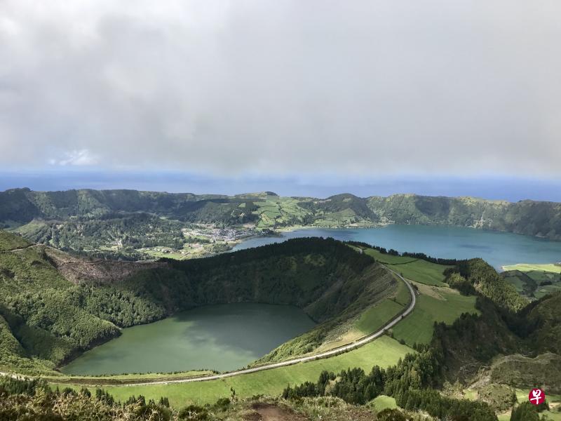 圣地亚哥湖和远处的七城湖。 圣地亚哥湖和远处的七城湖。