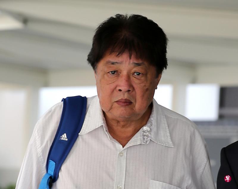 郑永光今年4月在兀里地铁站撒下白色面粉造成恐慌,昨天被判罚款1000元。(海峡时报) 郑永光今年4月在兀里地铁站撒下白色面粉造成恐慌,昨天被判罚款1000元。(海峡时报)