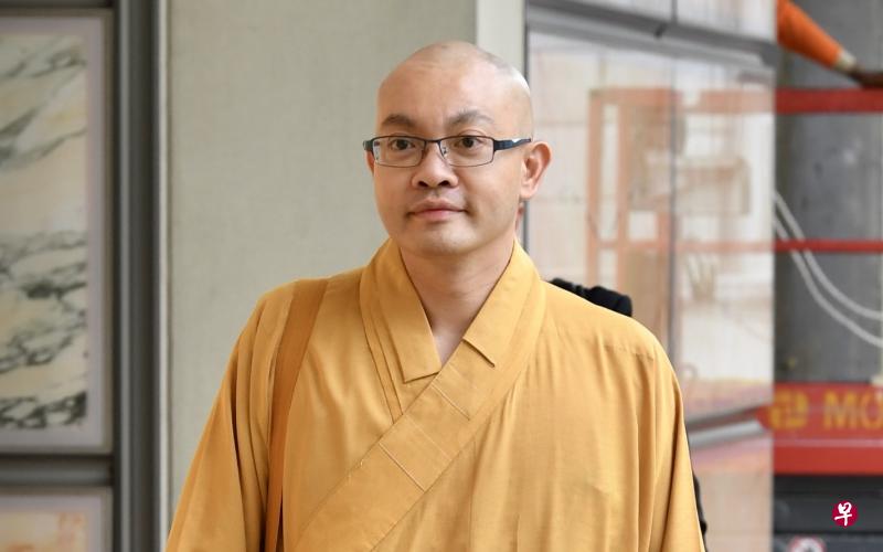 果峻法师承认,以诉方律师的计算,他在2009年拥有至少300万元资产,而且是他的私人财产。(档案照片) 果峻法师承认,以诉方律师的计算,他在2009年拥有至少300万元资产,而且是他的私人财产。(档案照片)