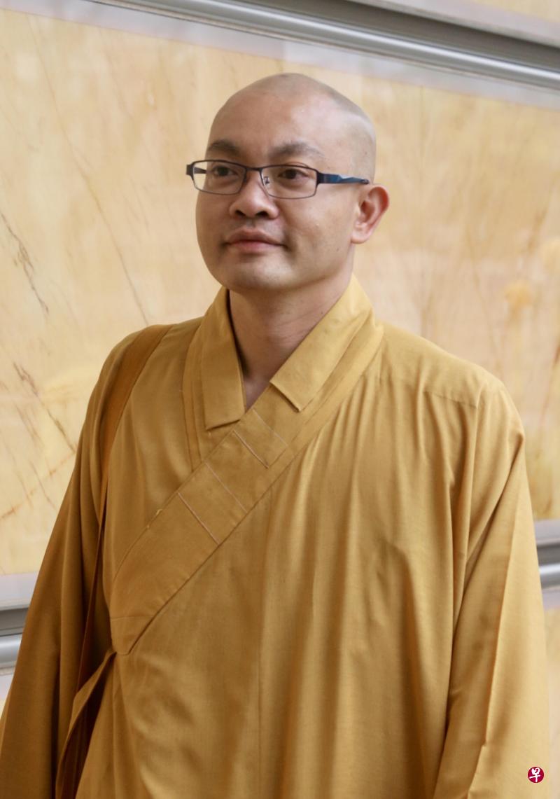 果峻法师昨午(11月29日)出庭供证。(档案照) 果峻法师昨午(11月29日)出庭供证。(档案照)