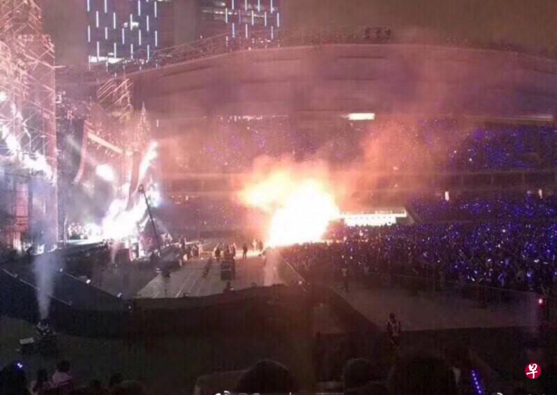 五月天上海开唱爆火花。 五月天上海开唱爆火花。