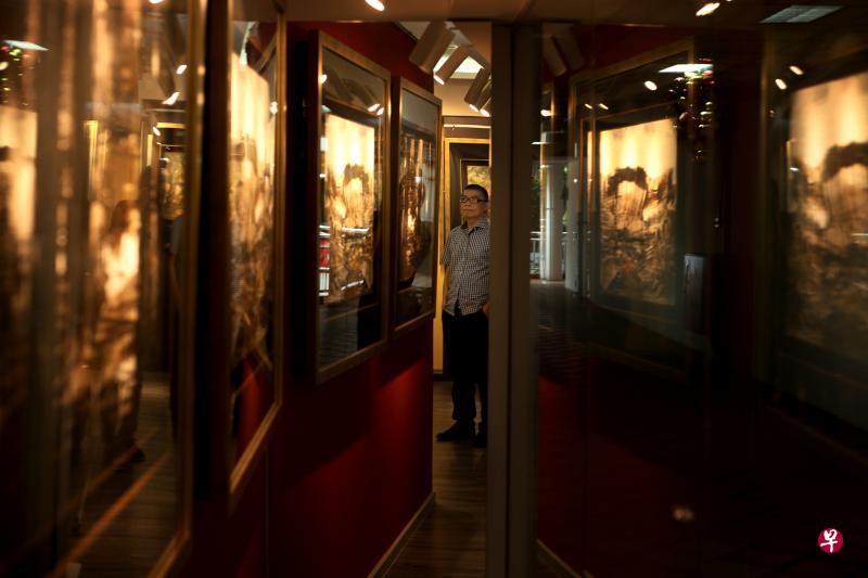 文房四宝业者吴耀远一年前开始经营四宝斋画廊,展出多年收藏。(龙国雄摄) 文房四宝业者吴耀远一年前开始经营四宝斋画廊,展出多年收藏。(龙国雄摄)