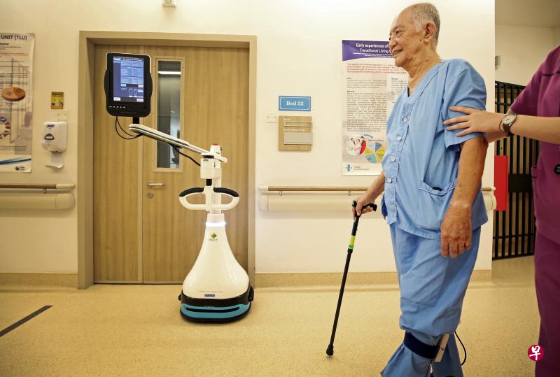 这款步行分析器能助物理治疗师检测病人行走的距离、姿势等,从而预测病人跌倒的概率。(叶振忠摄) 这款步行分析器能助物理治疗师检测病人行走的距离、姿势等,从而预测病人跌倒的概率。(叶振忠摄)