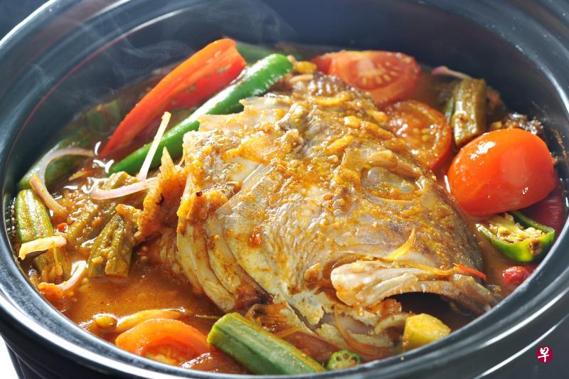 咖哩鱼头是本地家喻户晓的传统美食。(档案照片) 咖哩鱼头是本地家喻户晓的传统美食。(档案照片)