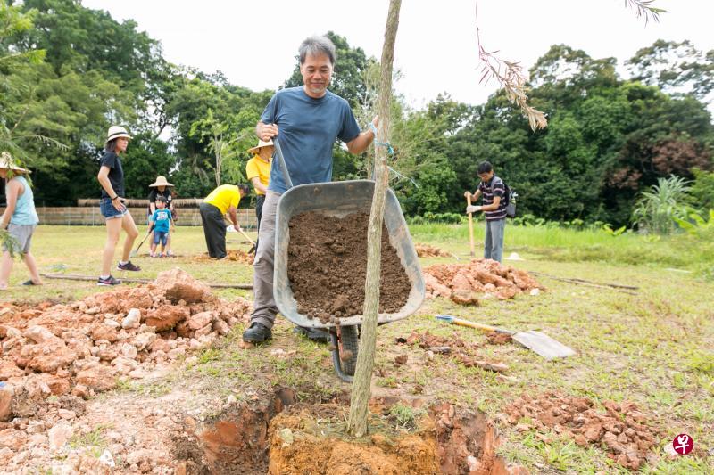 聚友爱创办人郑来福近20年前辞掉年薪高达六位数的工作,投身公益事业。(徐颖荃摄) 聚友爱创办人郑来福近20年前辞掉年薪高达六位数的工作,投身公益事业。(徐颖荃摄)