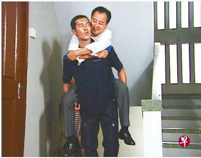 江汉在92年加入无线,令人印象深刻的角色是在《烈火雄心》,饰演古天乐的慈父角色。(互联网) 江汉在92年加入无线,令人印象深刻的角色是在《烈火雄心》,饰演古天乐的慈父角色。(互联网)