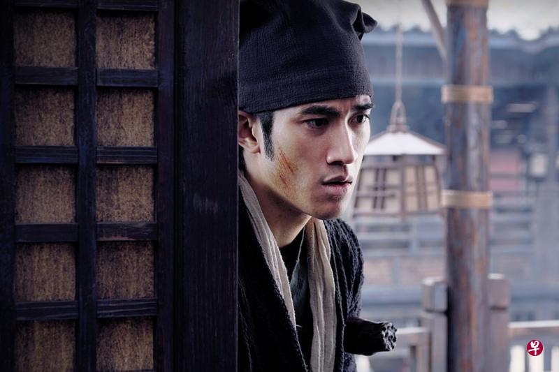 李治廷在《奇门遁甲》因抗敌失去手脚,后来再度长回来。(剧照/邵氏) 李治廷在《奇门遁甲》因抗敌失去手脚,后来再度长回来。(剧照/邵氏)