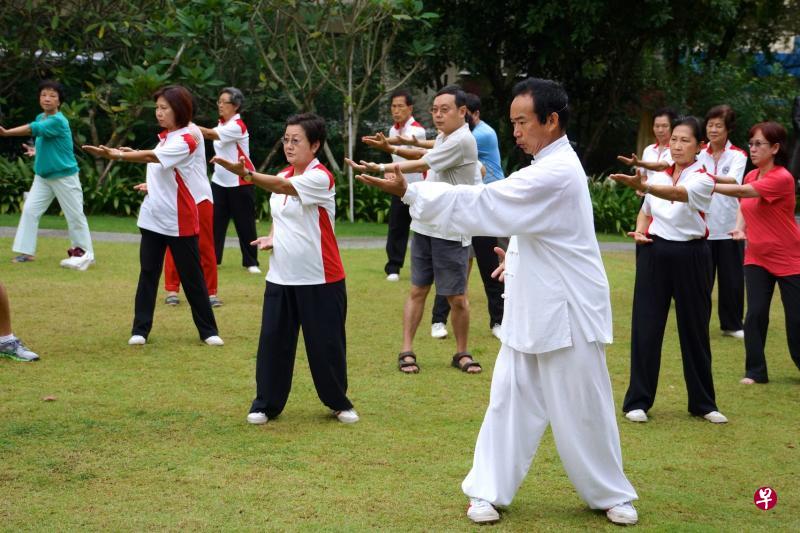 星期四傍晚与星期天下午,新加坡华族文化中心主办免费太极和气功班。 星期四傍晚与星期天下午,新加坡华族文化中心主办免费太极和气功班。