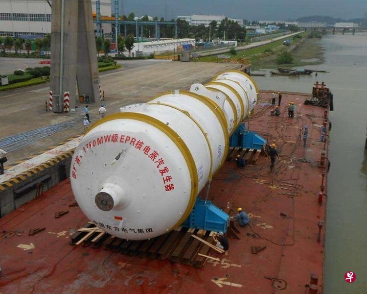 台山2号机组首台蒸汽发生器于2012年由东方重机完成组装在广州黄埔港装船付运。(香港星岛日报) 台山2号机组首台蒸汽发生器于2012年由东方重机完成组装在广州黄埔港装船付运。(香港星岛日报)