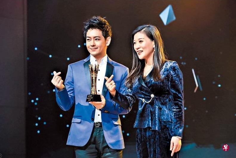 林志颖热衷公益,荣获“花椒年度最受欢迎公益明星”。(图:网络) 林志颖热衷公益,荣获“花椒年度最受欢迎公益明星”。(图:网络)