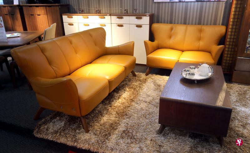 时下流行的橘褐色真皮沙发,充满朝气。 时下流行的橘褐色真皮沙发,充满朝气。