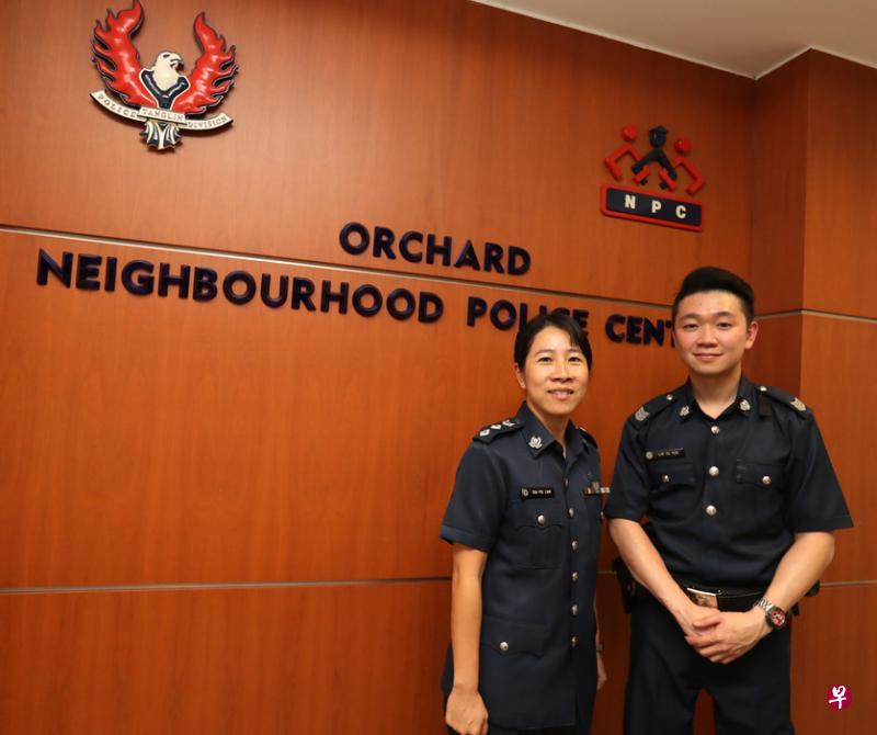 乌节邻里警局局长杜佩莲警监(左)和志愿特警团的林昱运警曹受访时,谈到警方于圣诞节期间在乌节路执勤时面对的各种挑战。(饶进礼摄) 乌节邻里警局局长杜佩莲警监(左)和志愿特警团的林昱运警曹受访时,谈到警方于圣诞节期间在乌节路执勤时面对的各种挑战。(饶进礼摄)