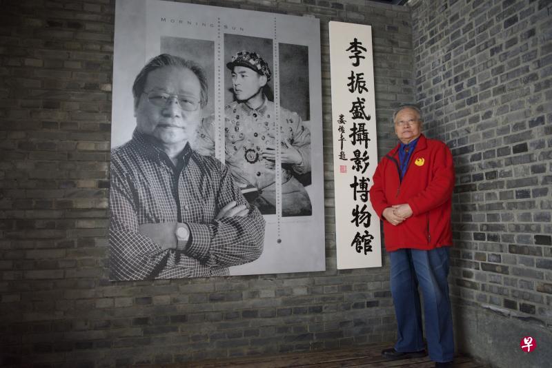 李振盛：要以反思的心态去回首往事，不拔高、不回避、不掩饰、不推诿，这样才能留下真实的历史。（徐伏钢摄）