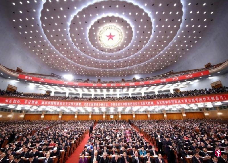 十九大报告表明中国还会长期处在社会主义初级阶段,中国也仍是世界上最大的发展中国家。(互联网) 十九大报告表明中国还会长期处在社会主义初级阶段,中国也仍是世界上最大的发展中国家。(互联网)