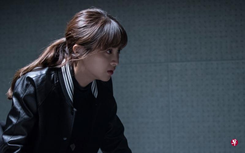 郑惠成摆脱“美富白”形象,挑战女警角色。(ONE频道提供) 郑惠成摆脱“美富白”形象,挑战女警角色。(ONE频道提供)