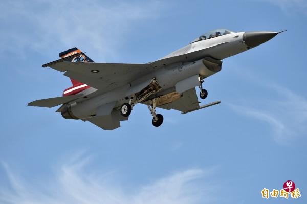 F-16V战机。(资料图,台湾《自由时报》) F-16V战机。(资料图,台湾《自由时报》)