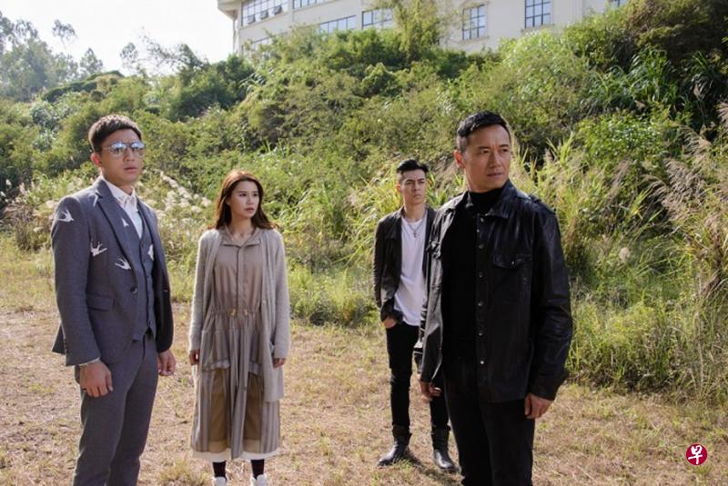 袁伟豪(左起)、黄翠如、周柏豪三名卧底和跟他们接头的警队负责人苗侨伟,再合作历险。(星和视界提供) 袁伟豪(左起)、黄翠如、周柏豪三名卧底和跟他们接头的警队负责人苗侨伟,再合作历险。(星和视界提供)