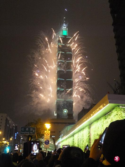 台北101大楼跨年晚会每年不断扩大。(互联网) 台北101大楼跨年晚会每年不断扩大。(互联网)