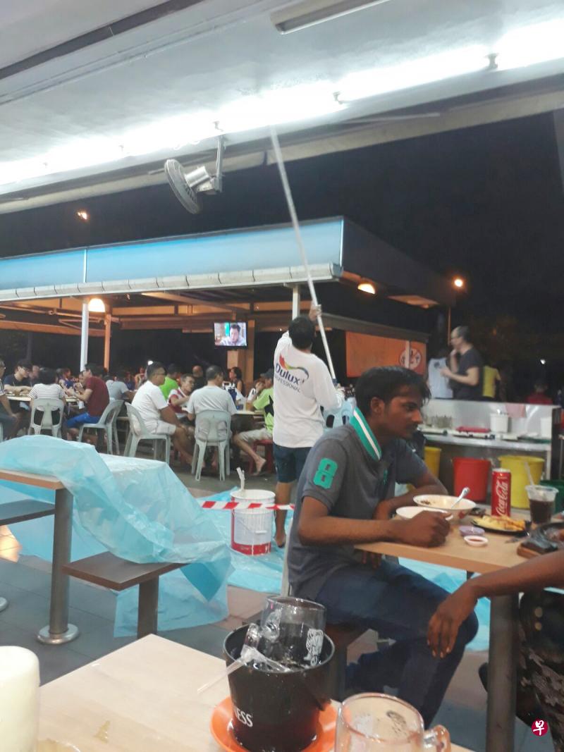 咖啡店元旦之前安排粉刷,顾客摊贩纷表不满。(受访者提供) 咖啡店元旦之前安排粉刷,顾客摊贩纷表不满。(受访者提供)