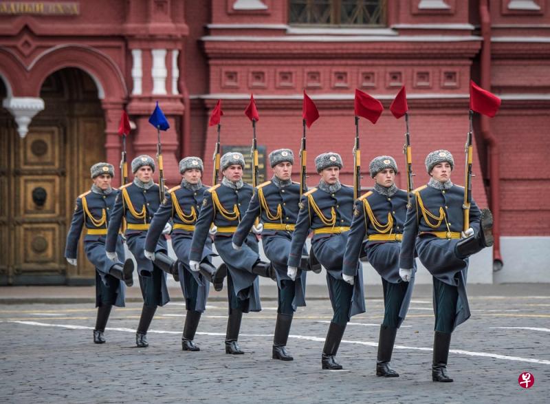 俄罗斯克林姆林宫外,去年举行的一场检阅礼。(法新社) 俄罗斯克林姆林宫外,去年举行的一场检阅礼。(法新社)