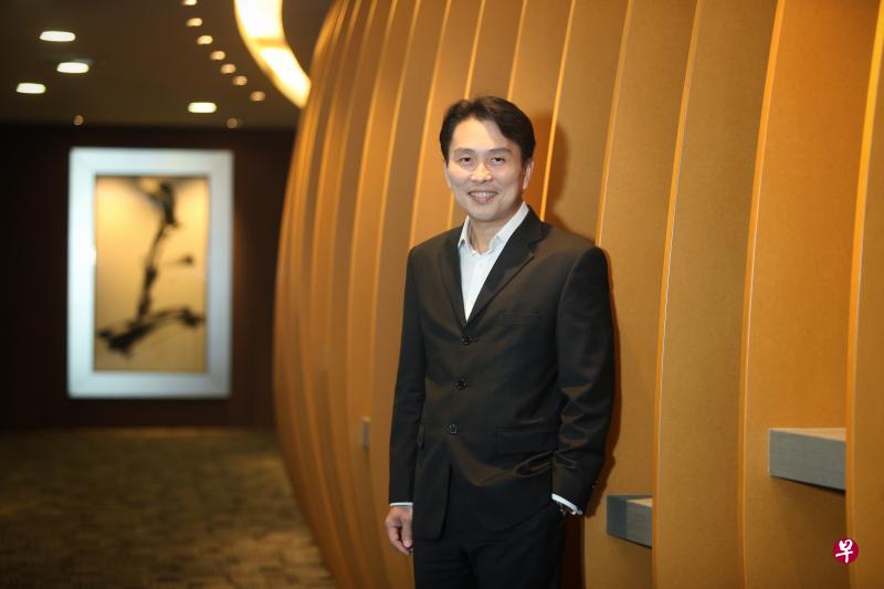 新科工程总裁兼首席执行长钟思峰表示,新科工程过去50年一直都在创新,不断走在科技前沿。然而,随着世界转变非常迅速,公司创新速度必须加快,创新方法也必须改变。(林泽锐摄) 新科工程总裁兼首席执行长钟思峰表示,新科工程过去50年一直都在创新,不断走在科技前沿。然而,随着世界转变非常迅速,公司创新速度必须加快,创新方法也必须改变。(林泽锐摄)