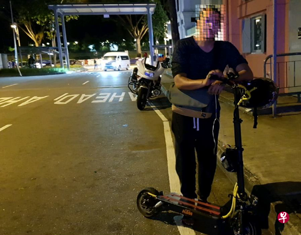 本月15日起,把个人代步工具骑上马路的违例者,所面对的罚款将加重至少两倍,从现有100元激 增到300元和500元。 (陆交局提供) 本月15日起,把个人代步工具骑上马路的违例者,所面对的罚款将加重至少两倍,从现有100元激 增到300元和500元。 (陆交局提供)