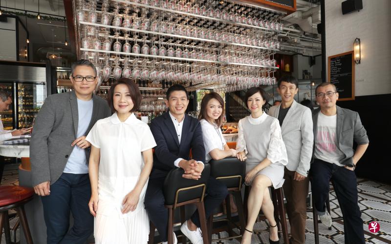 96.3好FMDJ,左起洪伟文、林安娜、温国贤、洪菁云、陈丽仪、王德明和刘杰奇。(林泽锐摄) 96.3好FMDJ,左起洪伟文、林安娜、温国贤、洪菁云、陈丽仪、王德明和刘杰奇。(林泽锐摄)