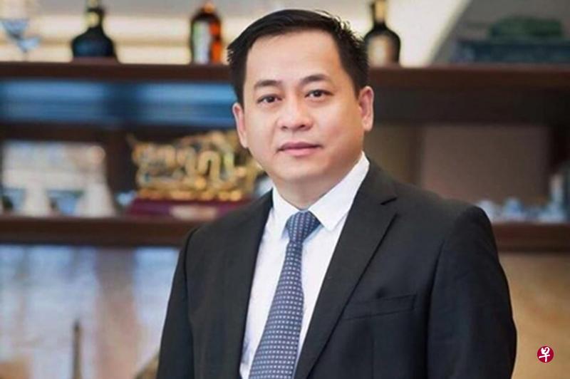 潘文英武此次入境使用假身份,调查人员从他身上搜出他的真实护照和另一本护照。(档案照片) 潘文英武此次入境使用假身份,调查人员从他身上搜出他的真实护照和另一本护照。(档案照片)