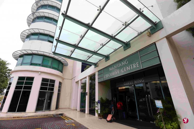 南大首次推出“度假促销”,以优惠价出租校内南洋高级培训中心客房给校友、学生和教职员。(陈斌勤摄) 南大首次推出“度假促销”,以优惠价出租校内南洋高级培训中心客房给校友、学生和教职员。(陈斌勤摄)