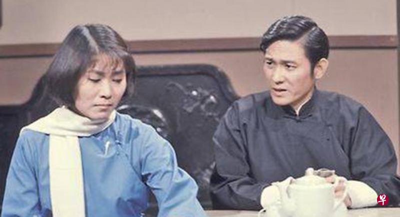 陈振华(右)曾与李司棋合作剧集《啼笑因缘》。(互联网) 陈振华(右)曾与李司棋合作剧集《啼笑因缘》。(互联网)